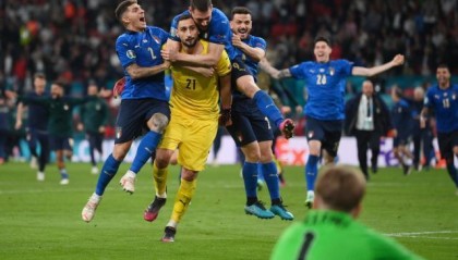 开云体育-唐纳鲁马无惧高薪质疑 一战封神完美接班布冯