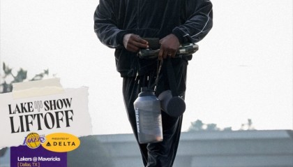 湖人官推晒球员前往客场登机照：6个客场地点